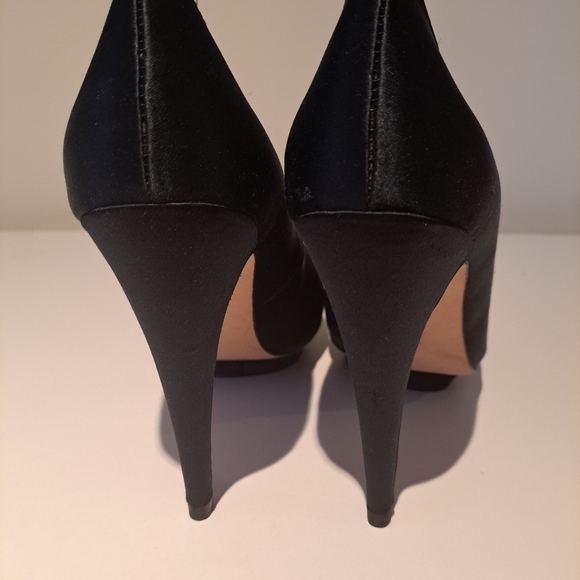BCBG HEELS. - Picture 5 of 7